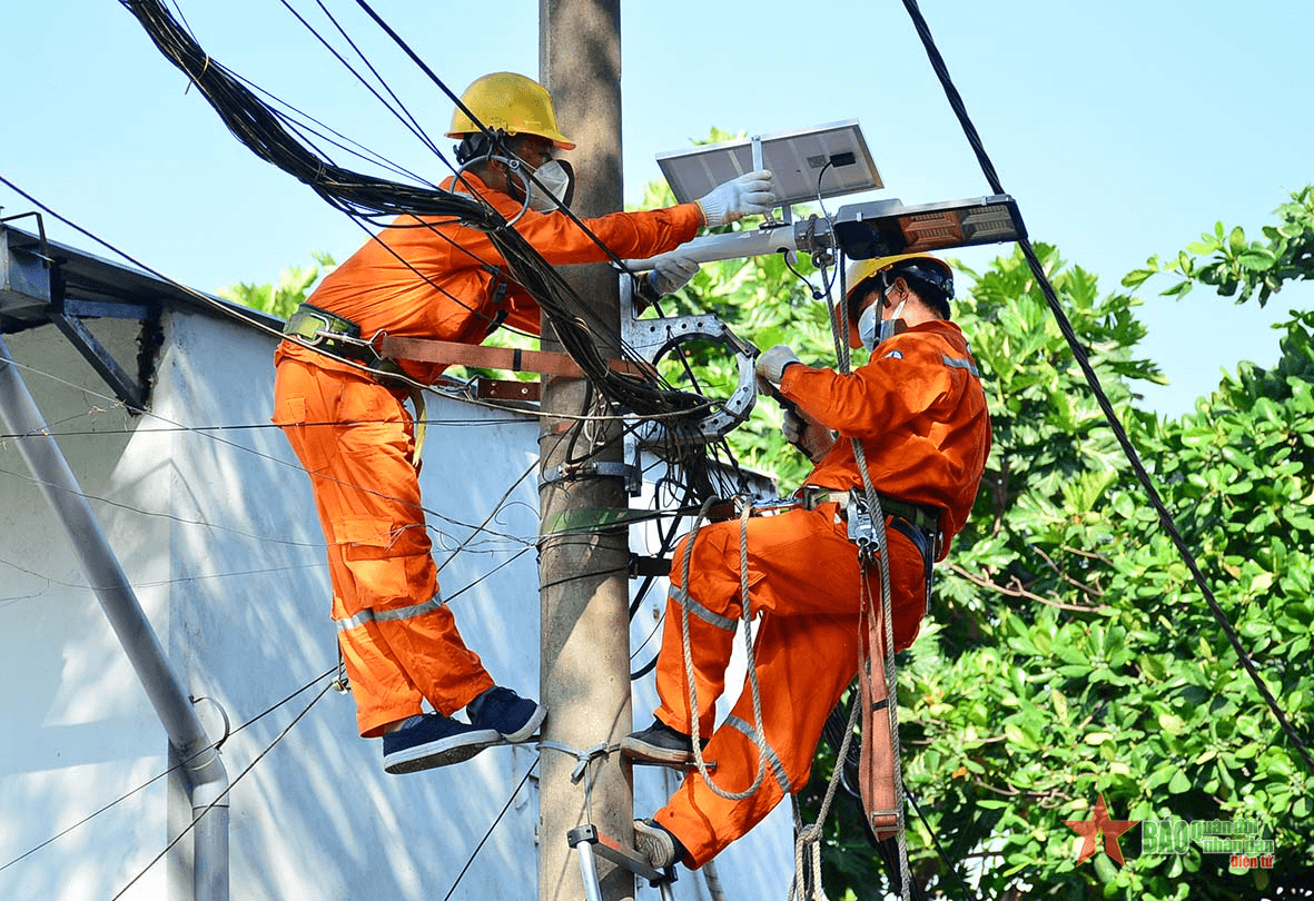 Sửa chữa hệ thống điện miễn phí cho sinh viên Lào và người dân