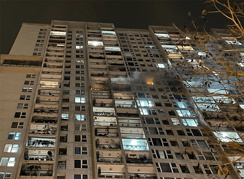 Hà Nội: Kịp thời dập tắt đám cháy ở tầng 22 chung cư Gemek 2