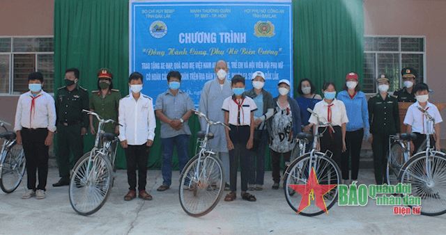 Biên phòng Đắk Lắk “Đồng hành cùng phụ nữ biên cương” tại xã Ia R’vê