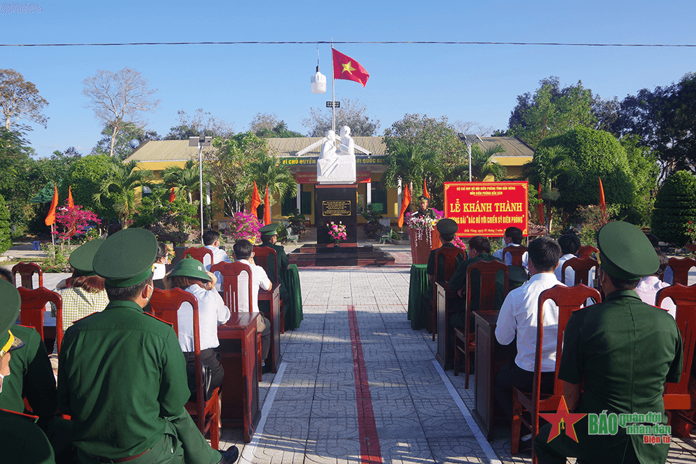 Khánh thành tượng đài “Bác Hồ với chiến sĩ Biên phòng”