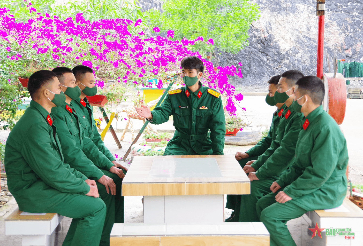 Để chiến sĩ người dân tộc thiểu số yên tâm, gắn bó với đơn vị