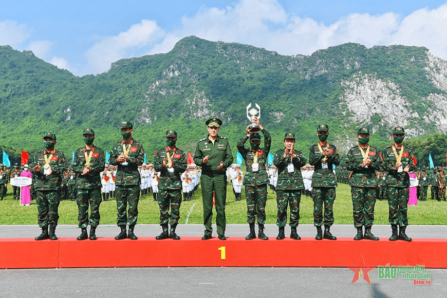 Chăm lo bồi đắp, phát triển kiểu mẫu nhân cách Bộ đội Cụ Hồ