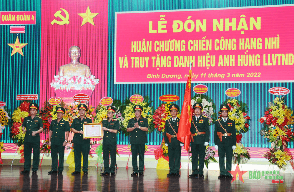 Quân đoàn 4 đón nhận Huân chương Chiến công hạng Nhì