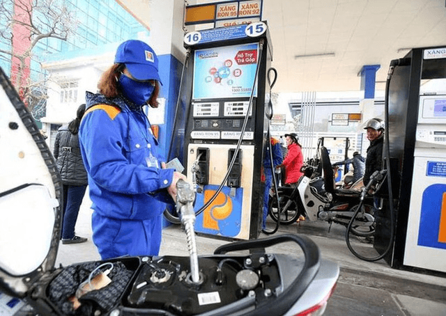Thông qua việc trình dự án nghị quyết về thuế bảo vệ môi trường đối với xăng, dầu
