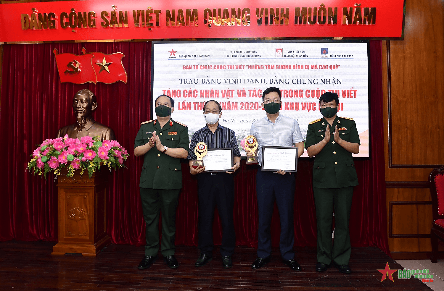 Nhân lên “những tấm gương bình dị mà cao quý”