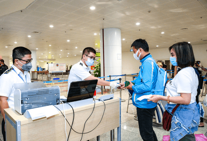Bộ Y tế đề xuất người nhập cảnh không phải cách ly và xét nghiệm Covid-19