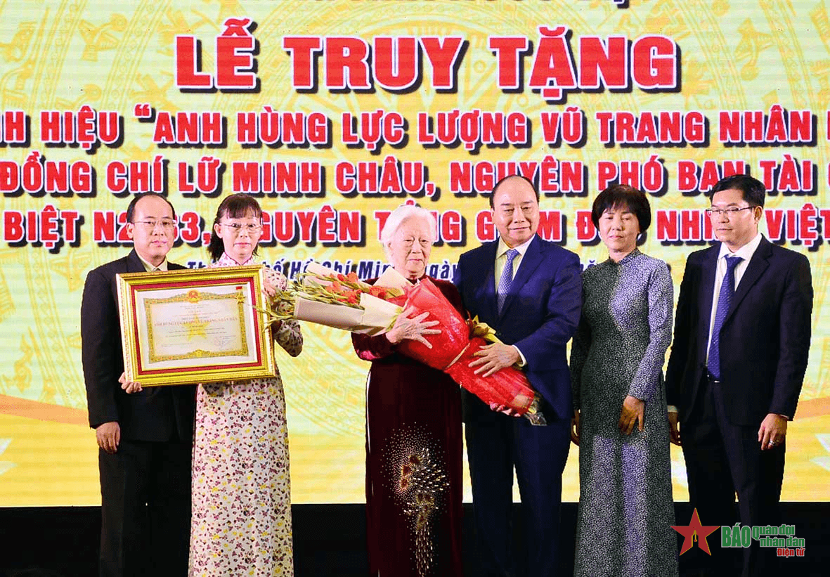 Chủ tịch nước Nguyễn Xuân Phúc dự Lễ truy tặng danh hiệu Anh hùng Lực lượng vũ trang Nhân dân cho đồng chí Lữ Minh Châu
