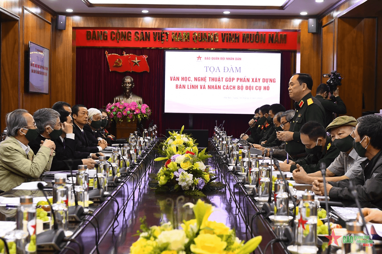 Tọa đàm "Văn học, nghệ thuật góp phần xây dựng bản lĩnh và nhân cách Bộ đội Cụ Hồ"