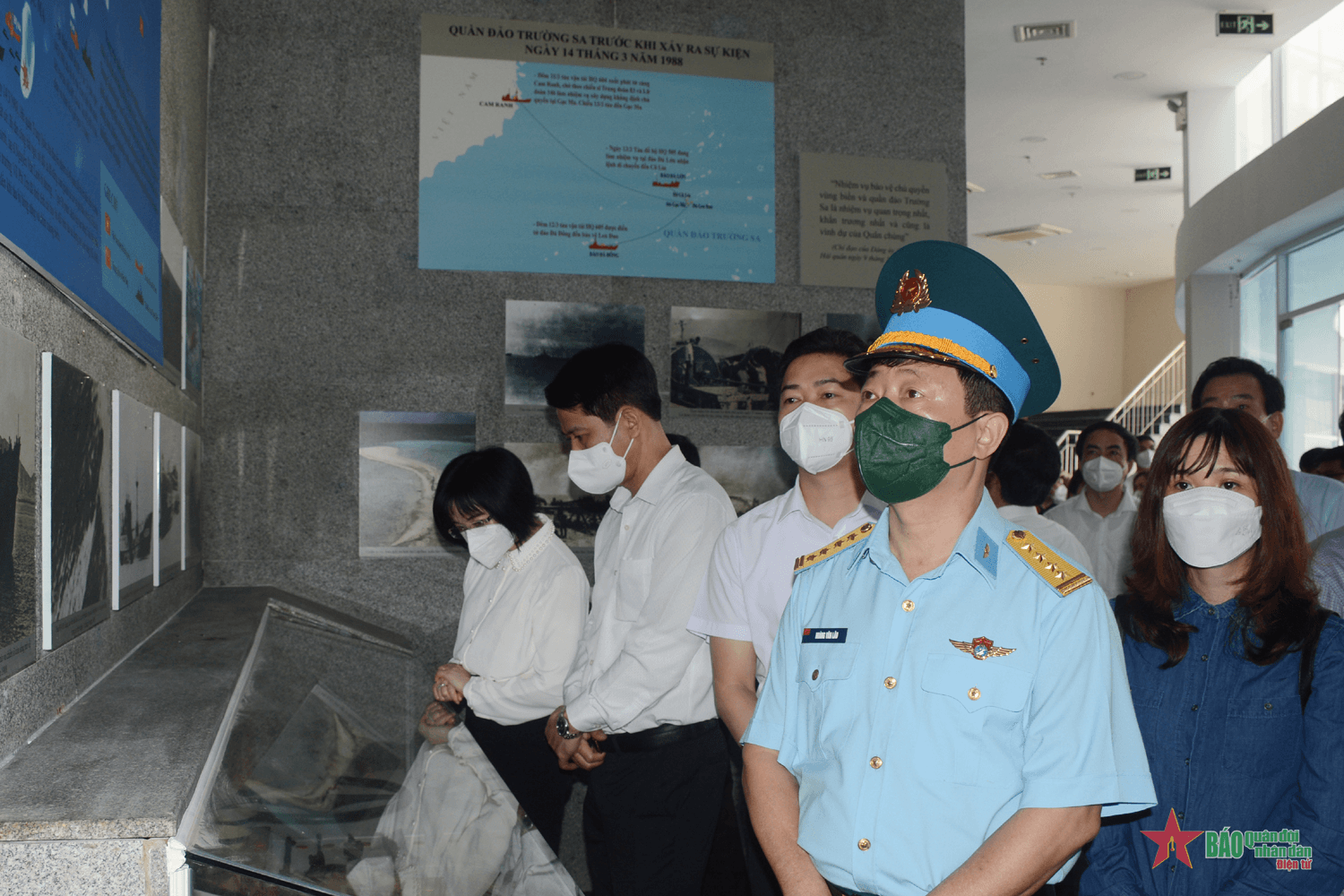 Đoàn đại biểu hội thi báo cáo viên, tuyên truyền viên toàn quốc tri ân các anh hùng, liệt sĩ