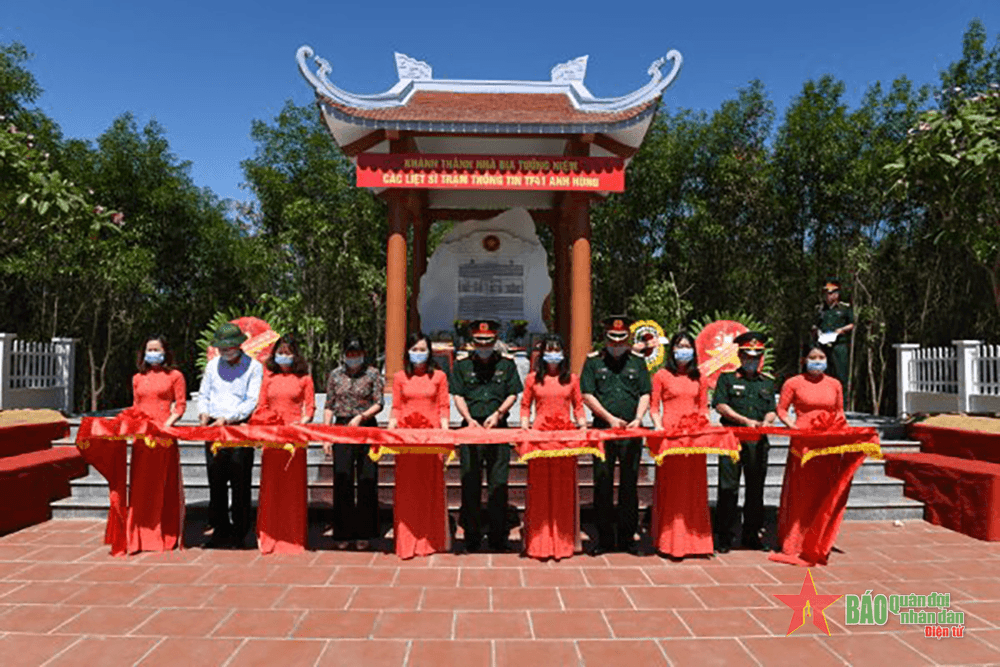 Máu có thể đổ, nhưng đường dây phải thông suốt