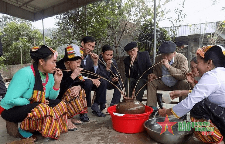 Nồng nàn rượu cần miền tây xứ Thanh