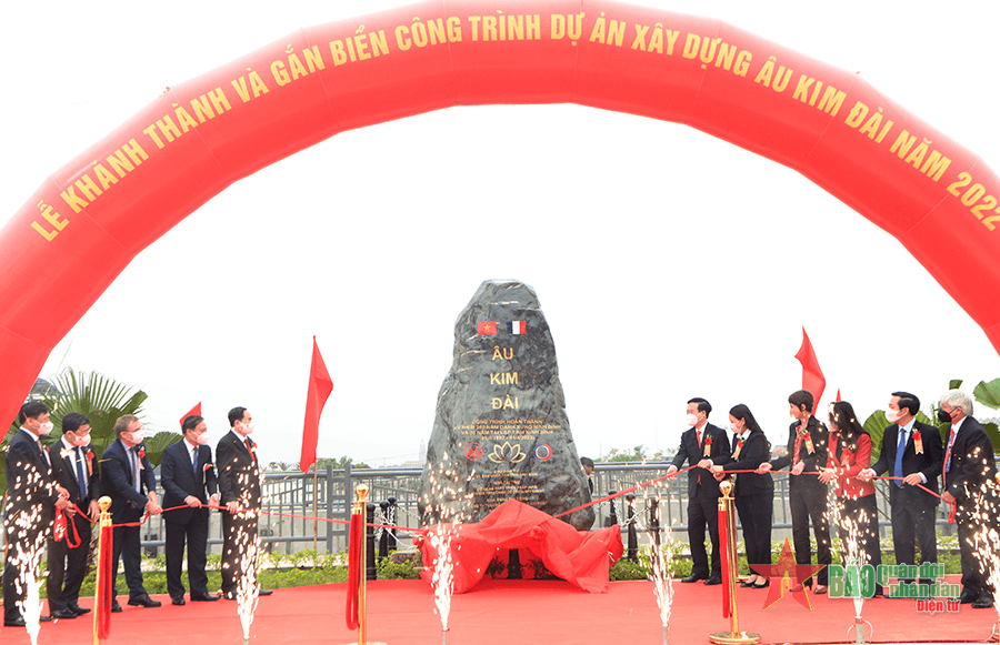 Khởi công Dự án đầu tư xây dựng tuyến đường Đông - Tây tỉnh Ninh Bình
