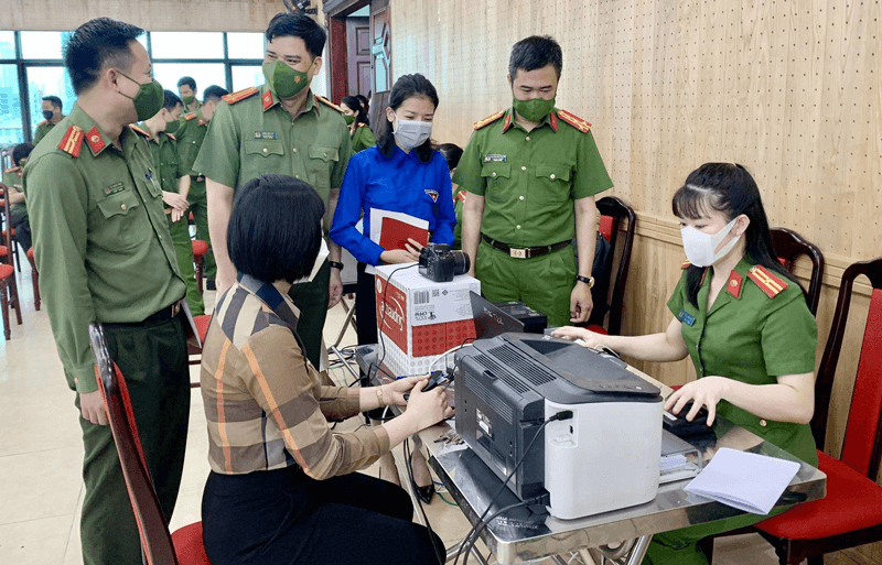 Hà Nội bắt đầu triển khai cấp sổ định danh điện tử cho công dân