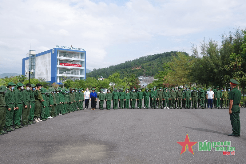 Khai giảng khóa huấn luyện giáo dục quốc phòng, an ninh cho sinh viên