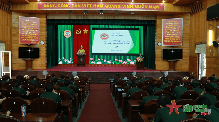 Cục Chính trị Quân khu 5 tổ chức học tập chính trị và phổ biến, giáo dục pháp luật