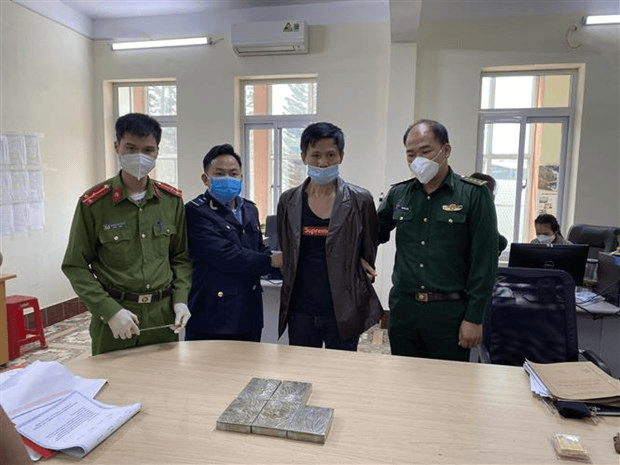 Bắt 3 đối tượng buôn bán, tàng trữ ma túy