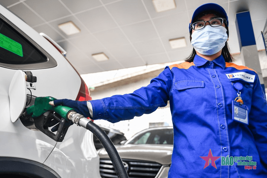 Từ 0 giờ hôm nay, 1-4, giá xăng giảm hơn 1.000 đồng/lít