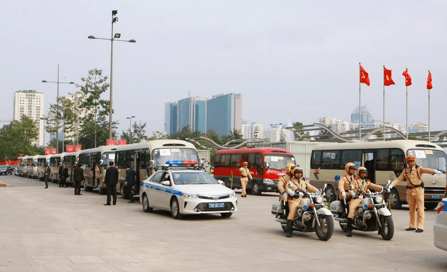 Pháp luật quy định như thế nào về xe mô tô hộ tống, xe cảnh sát dẫn đường?