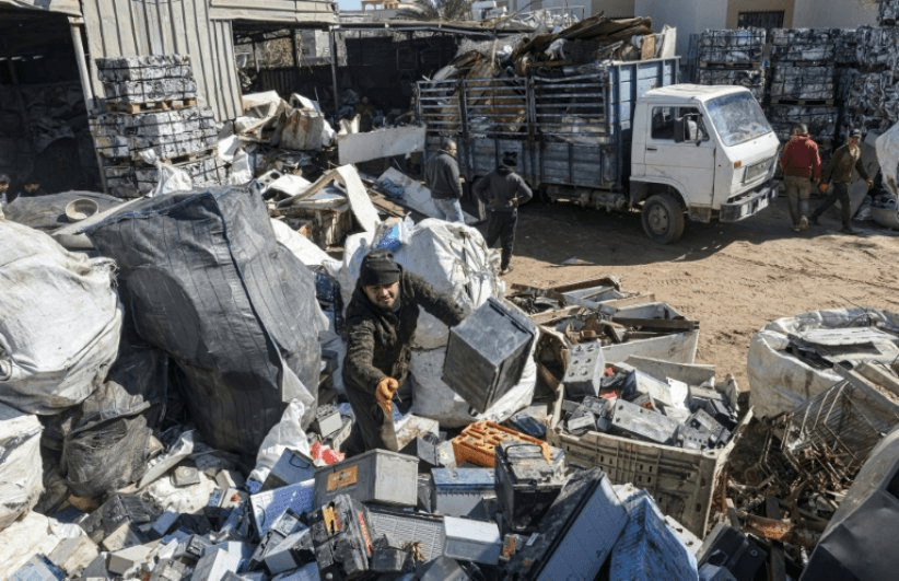 Những “ngọn núi xám” ở Gaza