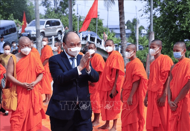 Chủ tịch nước Nguyễn Xuân Phúc chúc mừng Tết cổ truyền Chôl Chnăm Thmây tại Học viện Phật giáo Nam tông Khmer