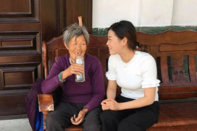 Tấm lòng mẹ nuôi