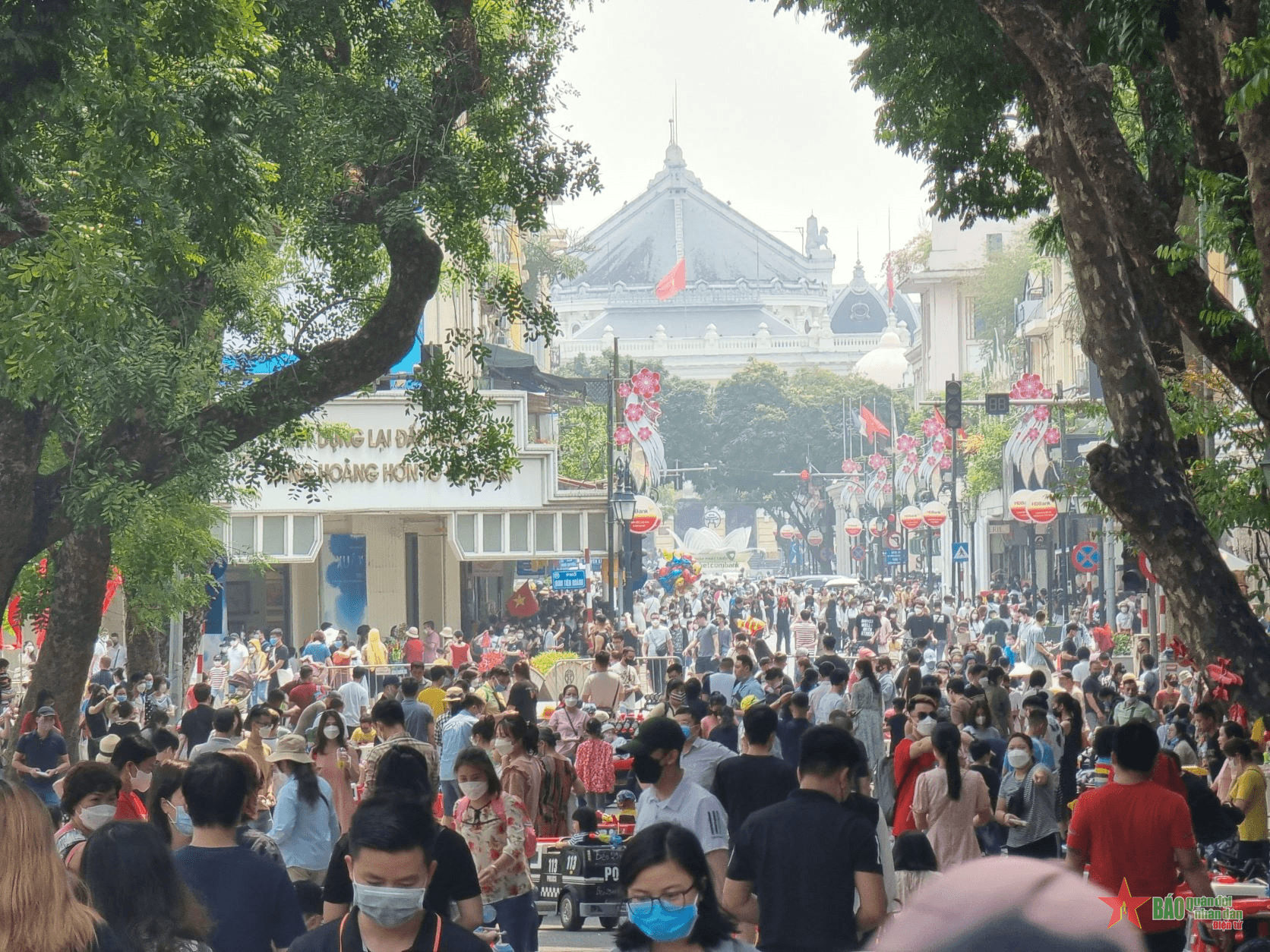 Các điểm vui chơi tại Hà Nội đón lượng khách tăng đột biến trong ngày Giỗ Tổ