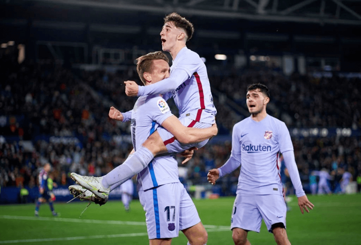 Barca ngược dòng kịch tính trước Levante