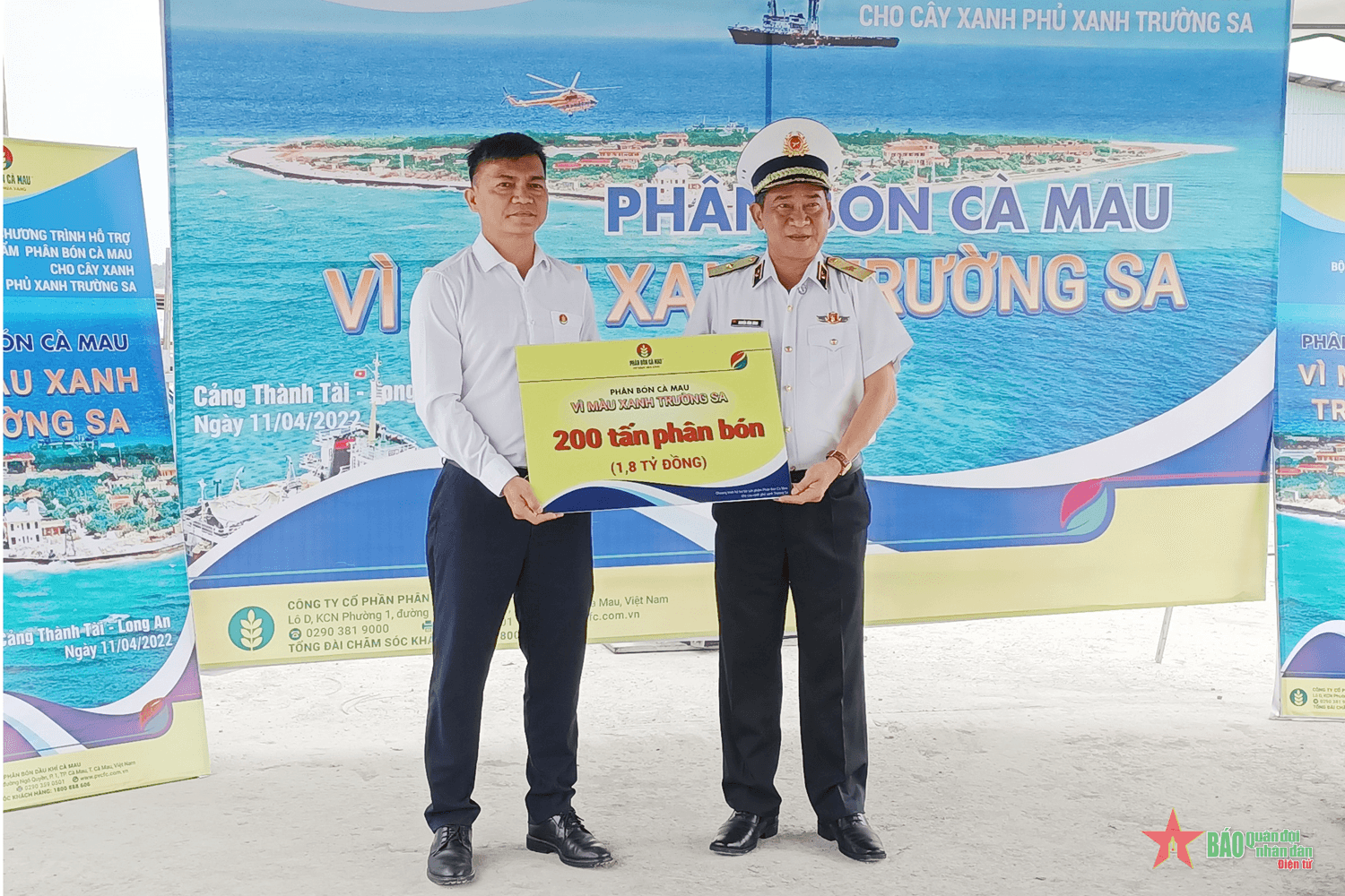 Vùng 4 Hải quân tiếp nhận 200 tấn phân bón cây xanh