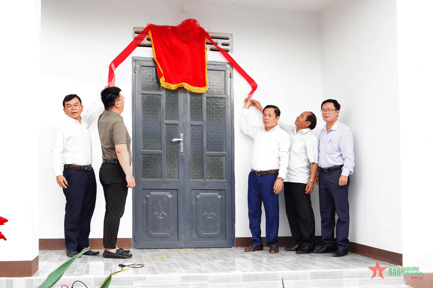 Viettin Bank trao 100 căn nhà tặng hộ nghèo tại Khánh Hòa