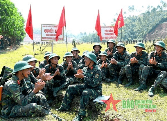 Ra sức học tập, rèn luyện để tiến bộ, trưởng thành