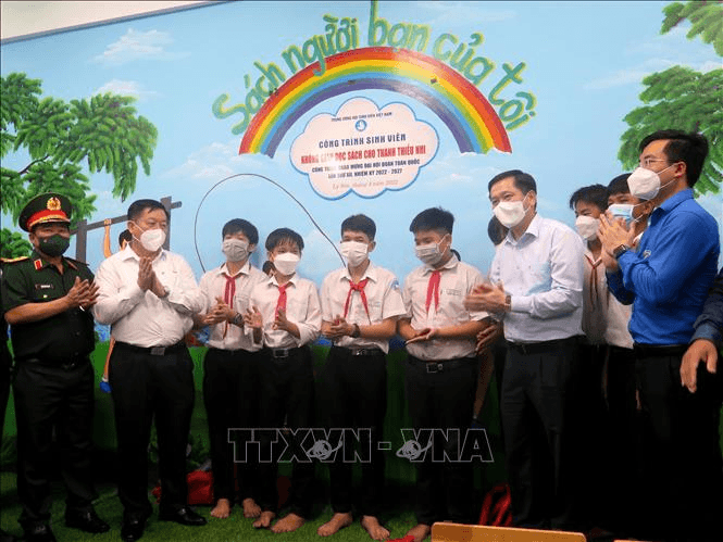 Gắn biển các công trình sinh viên tại huyện đảo Lý Sơn