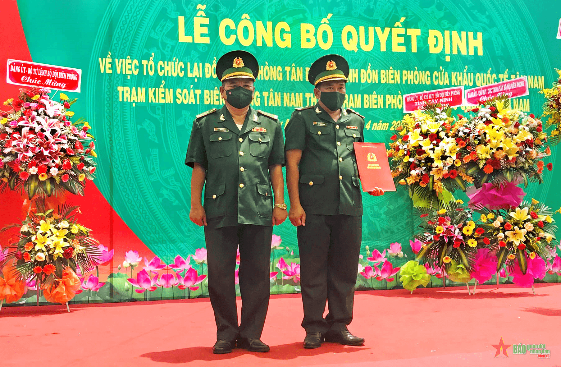 Công bố quyết định nâng cấp Đồn Biên phòng cửa khẩu quốc tế Tân Nam