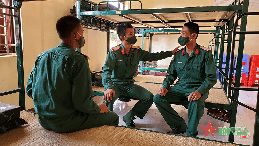 Những người anh của tiểu đội