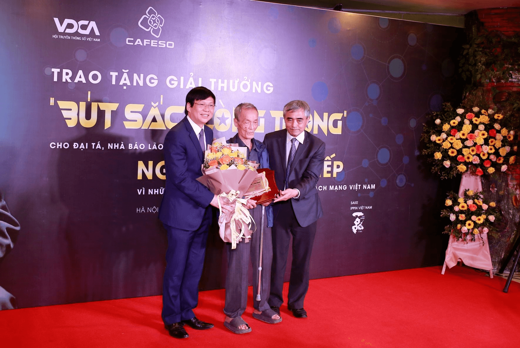 Trao giải thưởng “Bút sắc, lòng trong” tặng Đại tá, nhà báo lão thành Nguyễn Khắc Tiếp