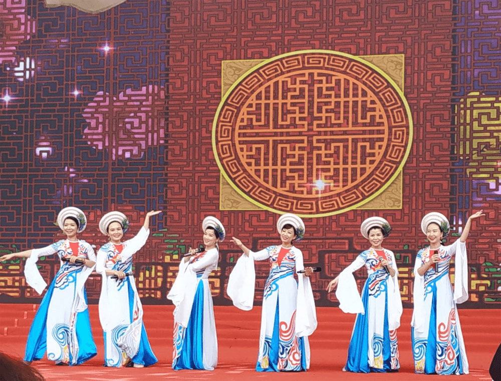 Gala Tiếng hát người làm báo