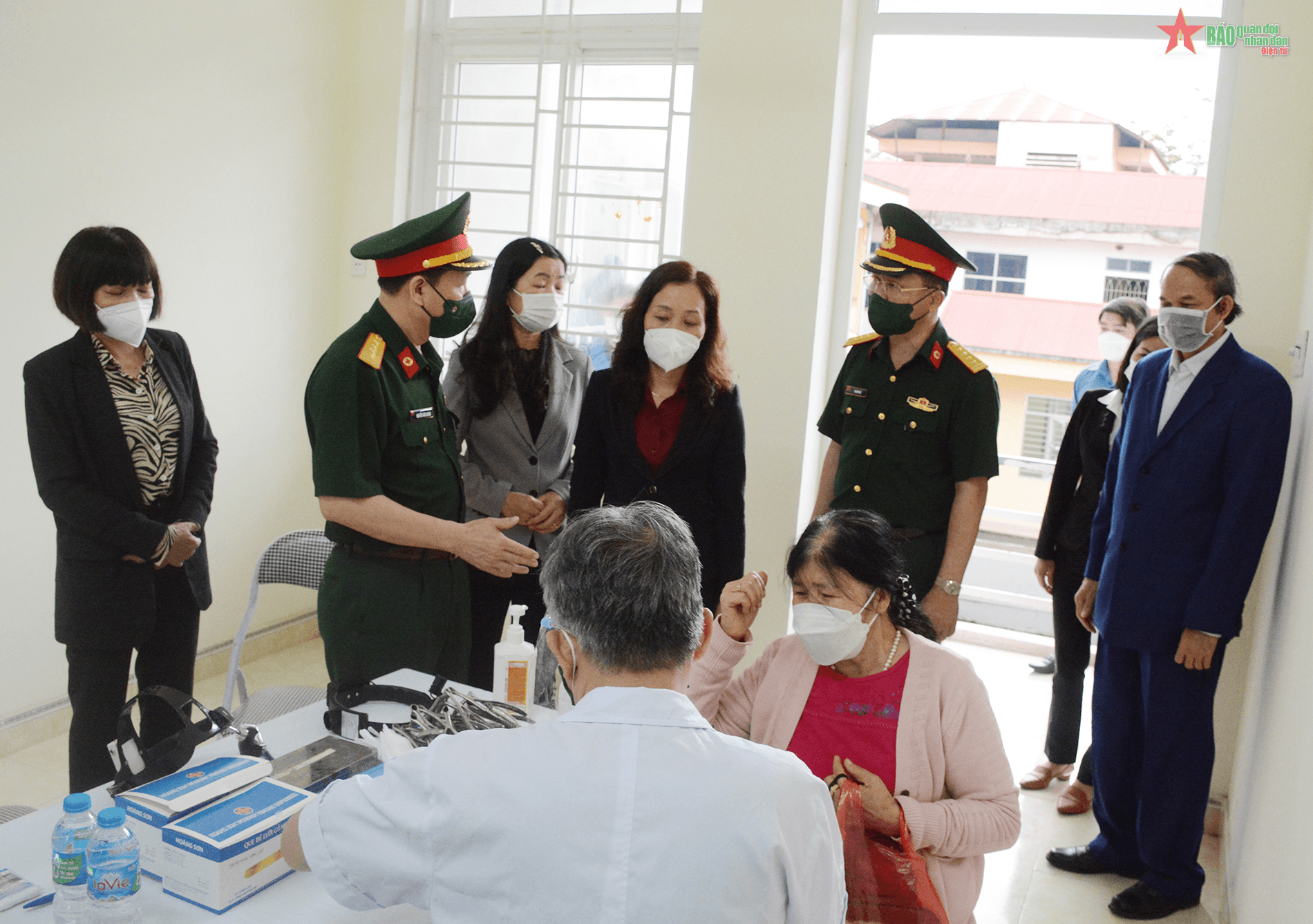 Khám, chữa bệnh miễn phí cho người dân vùng biên giới tỉnh Cao Bằng