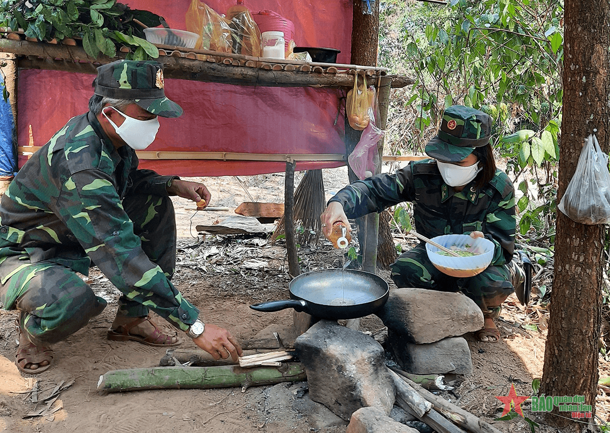 Bóng hồng quân hàm xanh trên biên cương Quảng Trị
