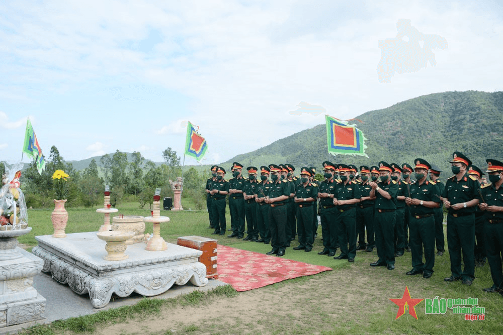 Dâng hương tri ân các anh hùng phong trào khởi nghĩa Tây Sơn