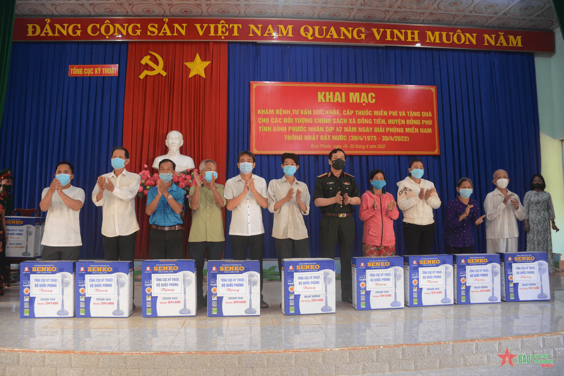 Tổng cục Kỹ thuật khám bệnh miễn phí, tặng quà người nghèo