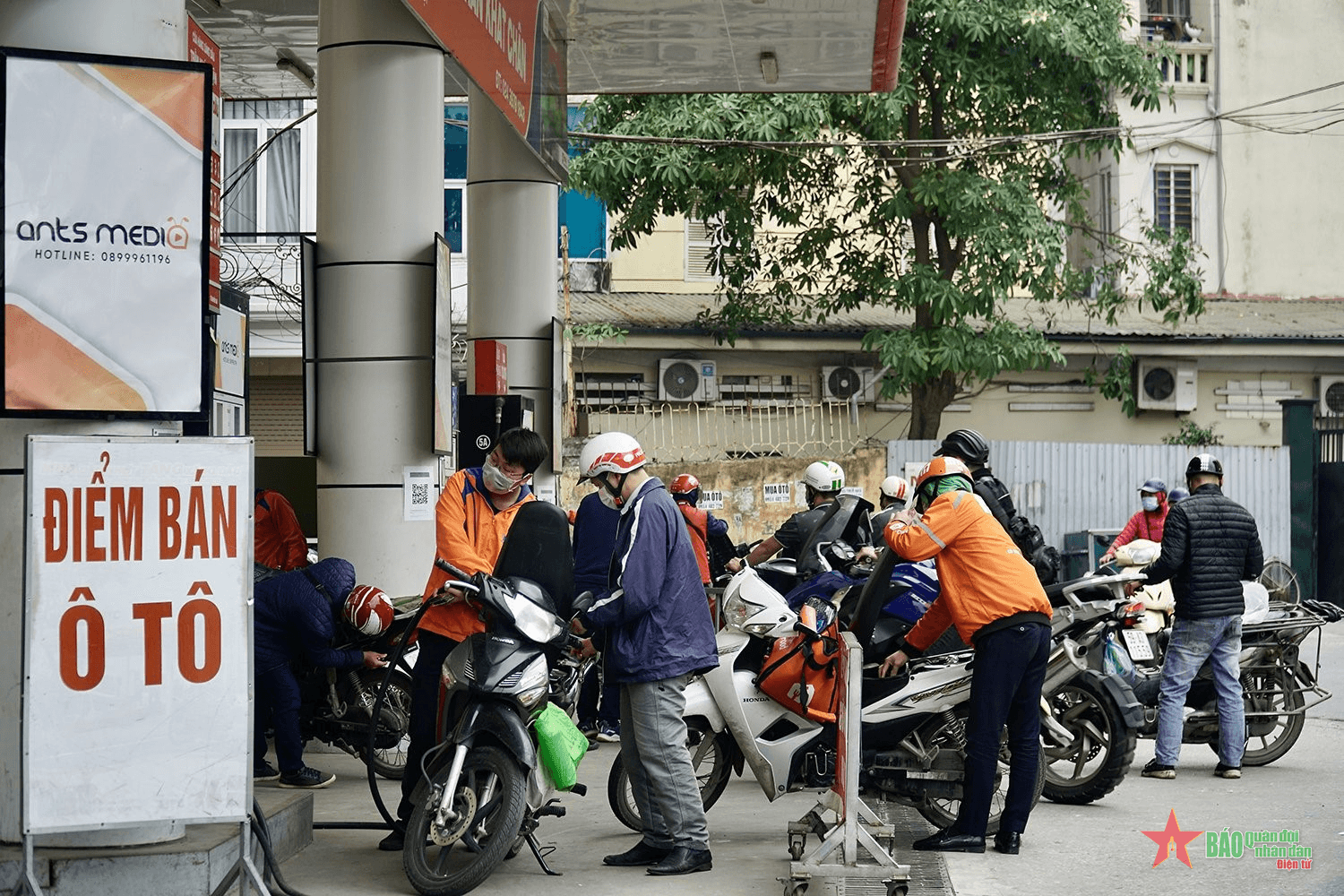 Sau 3 lần giảm liên tiếp, giá xăng liệu sẽ tăng trở lại vào chiều nay, 21-4?