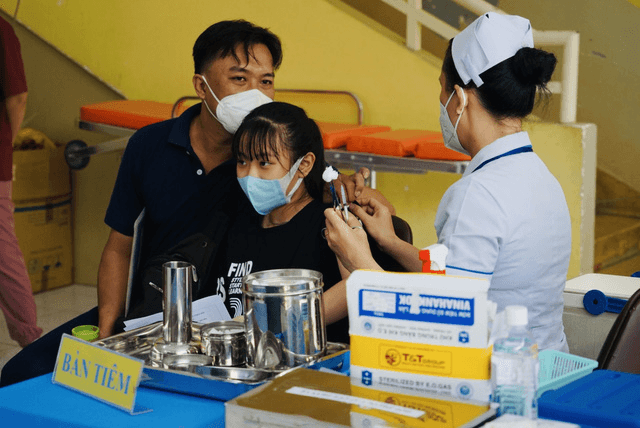 Covid hôm nay 22-4: Cả nước còn 826 bệnh nhân nặng; Hà Nội F0 tiếp tục giảm sâu