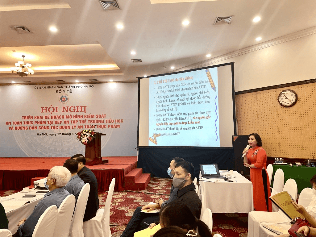 Hà Nội triển khai mô hình kiểm soát an toàn thực phẩm bếp ăn tập thể tại 215 trường tiểu học