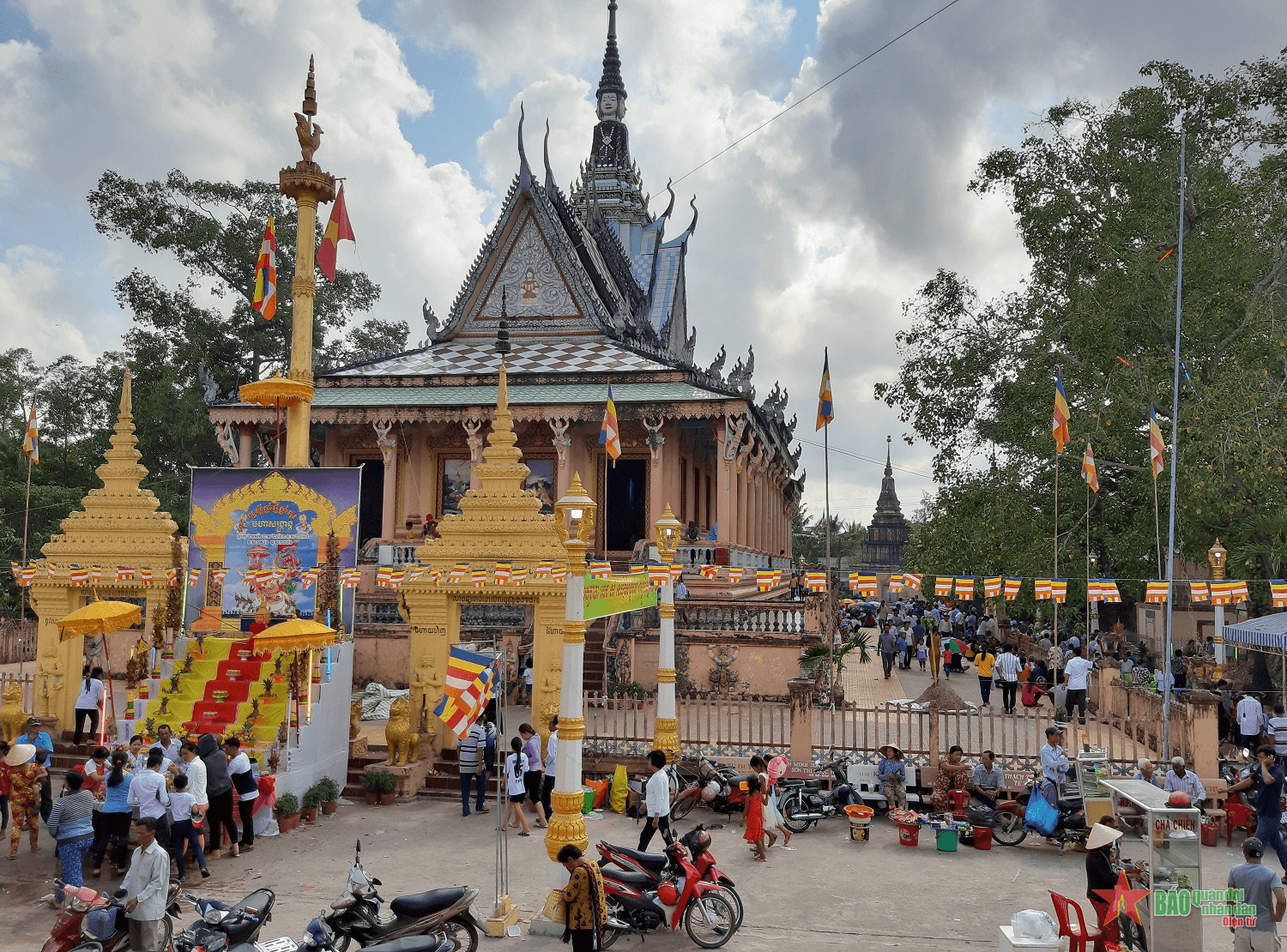 Rộn ràng Tết Chôl Chnăm Thmây