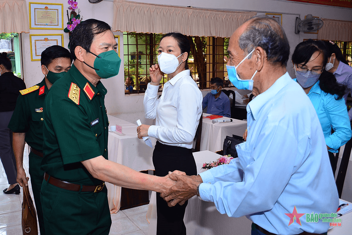 Thượng tướng Nguyễn Tân Cương tiếp xúc cử tri tại huyện Dầu Tiếng, Bình Dương