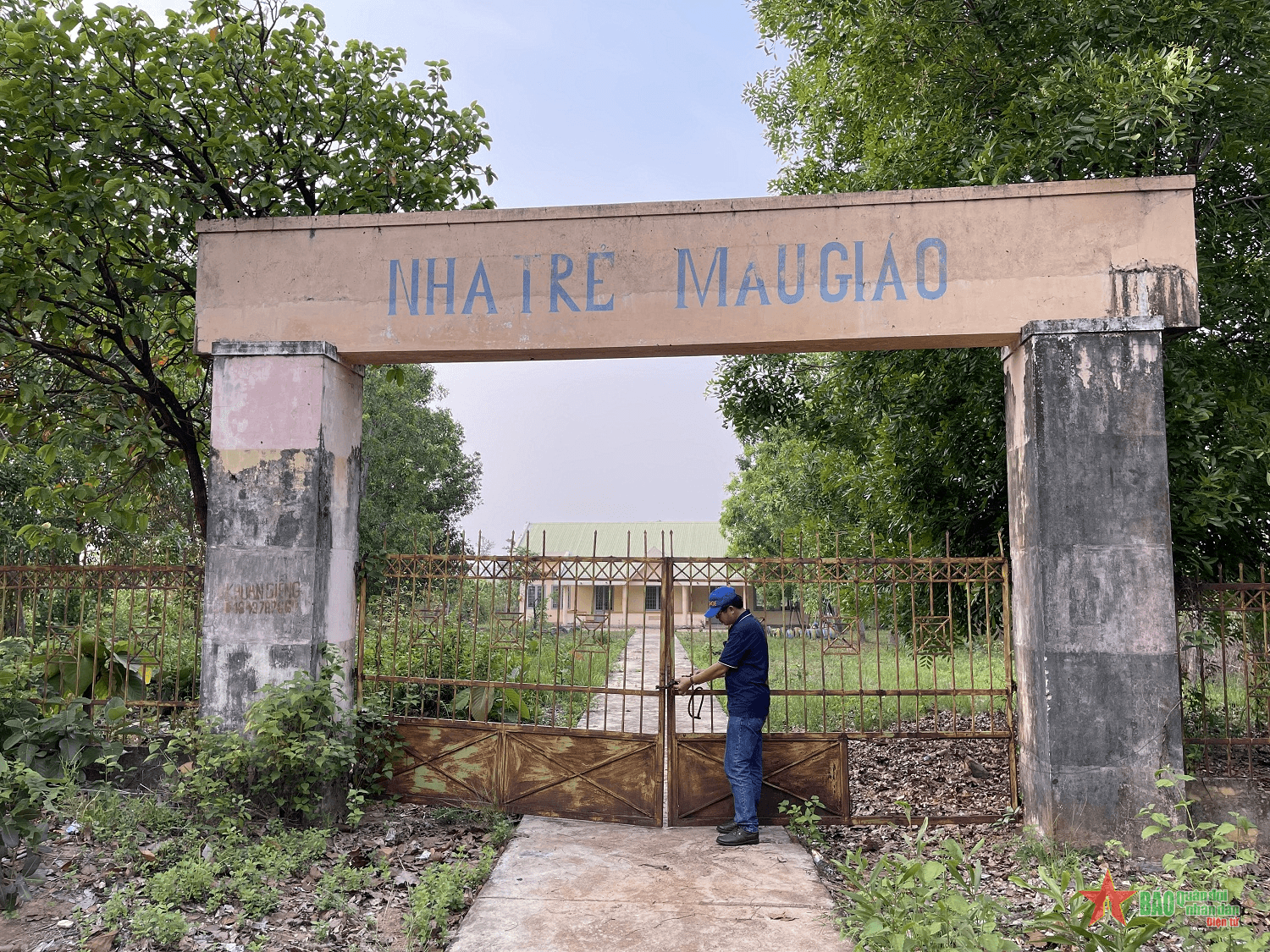 Cảnh hoang tàn ở thôn Thanh Niên