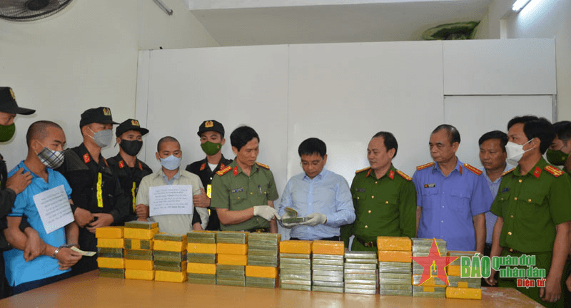 Trao thưởng 20 tập thể, 11 cá nhân tham gia đấu tranh các chuyên án ma túy