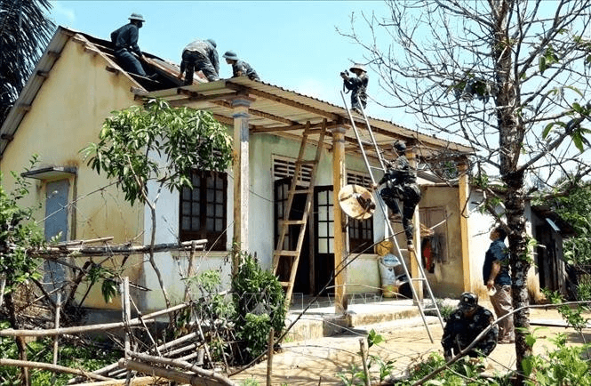 Những cán bộ luôn vì dân