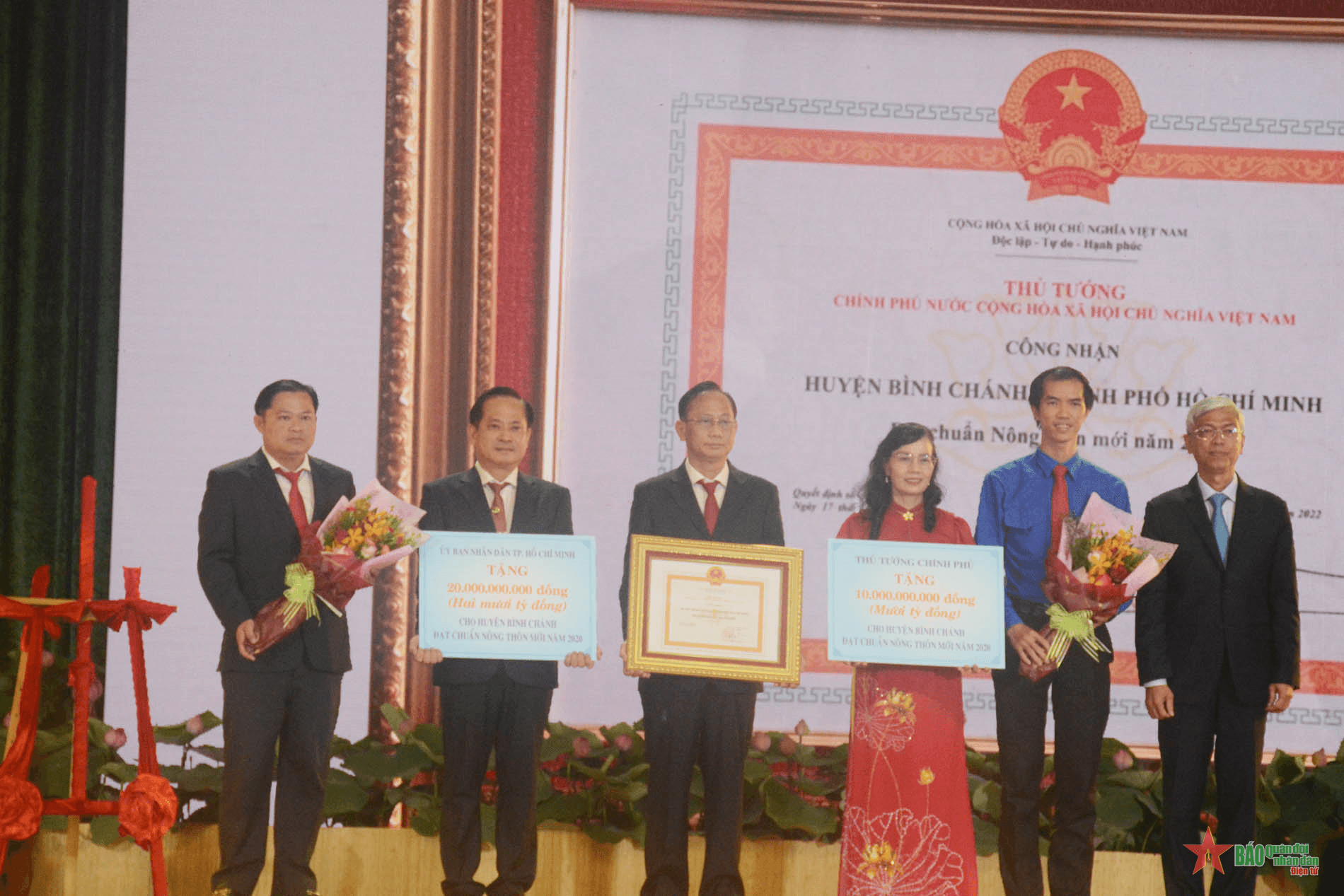 Công bố huyện Bình Chánh đạt chuẩn nông thôn mới