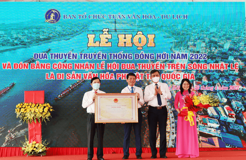 Lễ hội đua thuyền truyền thống trên sông Nhật Lệ năm 2022