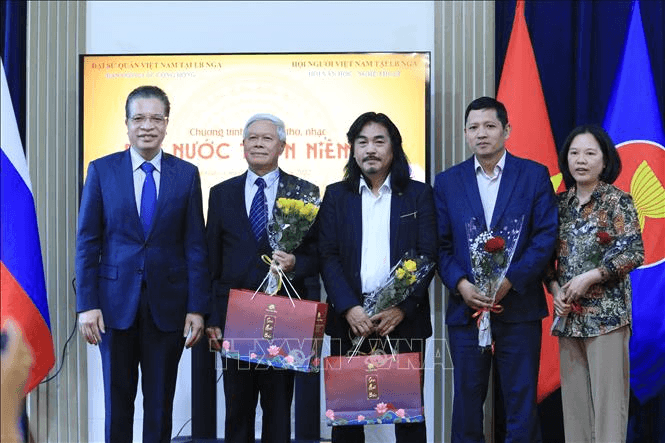 Âm hưởng "Đất nước trọn niềm vui" trong ngày kỷ niệm tại LB Nga
